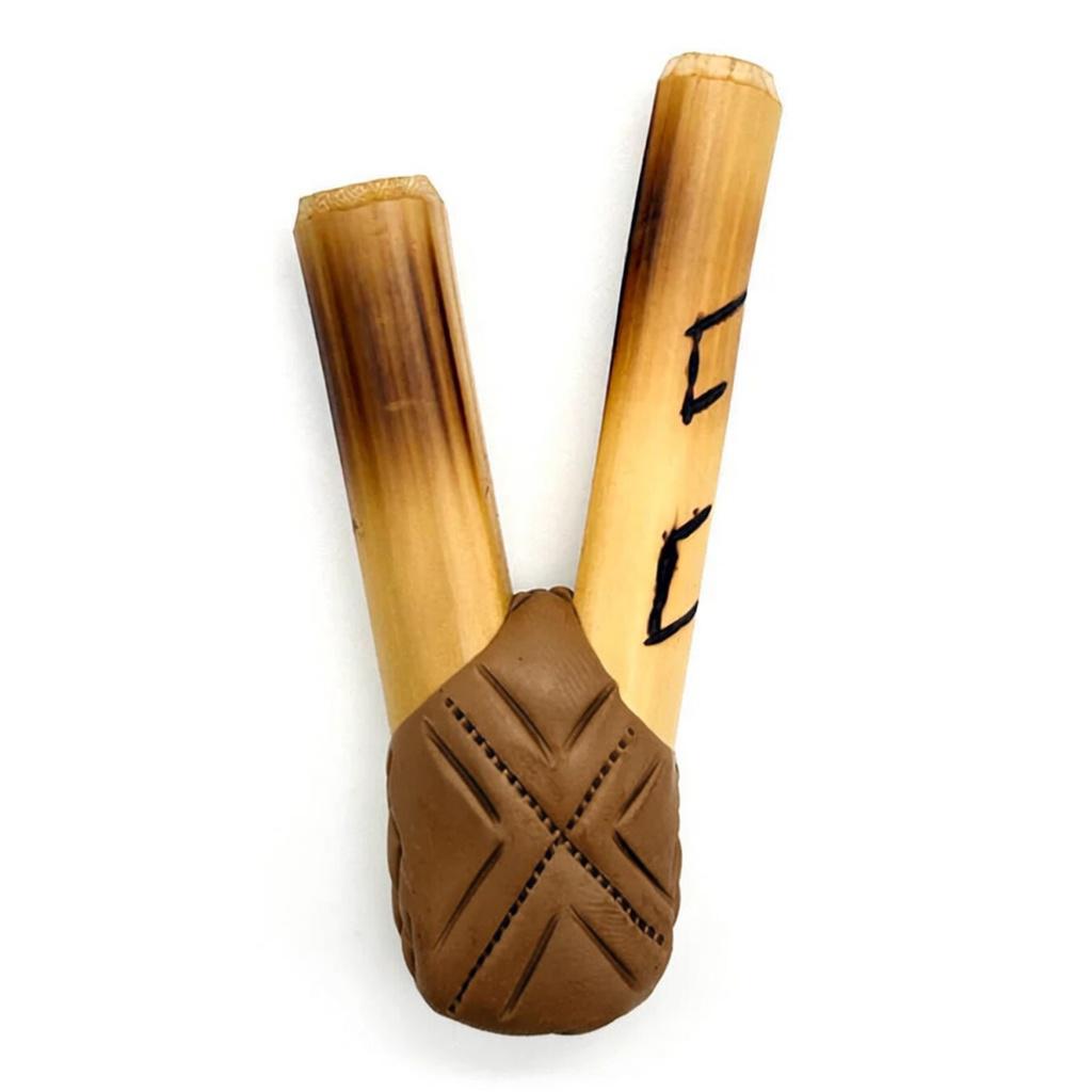Puyanawa bamboo kuripe in the Forest Eart Umber colourway with a Kêne-patterned clay base — tribal pipe for self-applying rapé