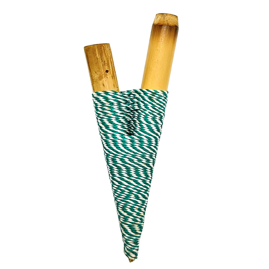 Yawanawá Bamboo Kuripe – Turquoise and Green Thread-Wrapped Rapé Applicator